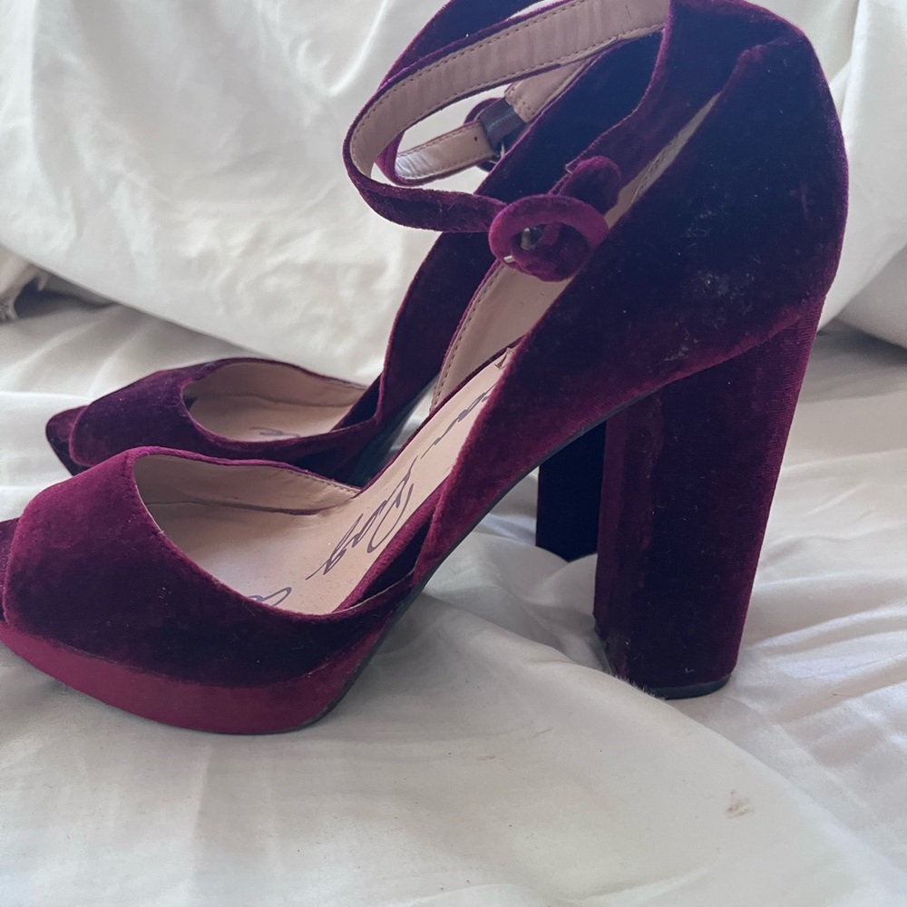 velvet Burgundy American Rag platform Pumps!